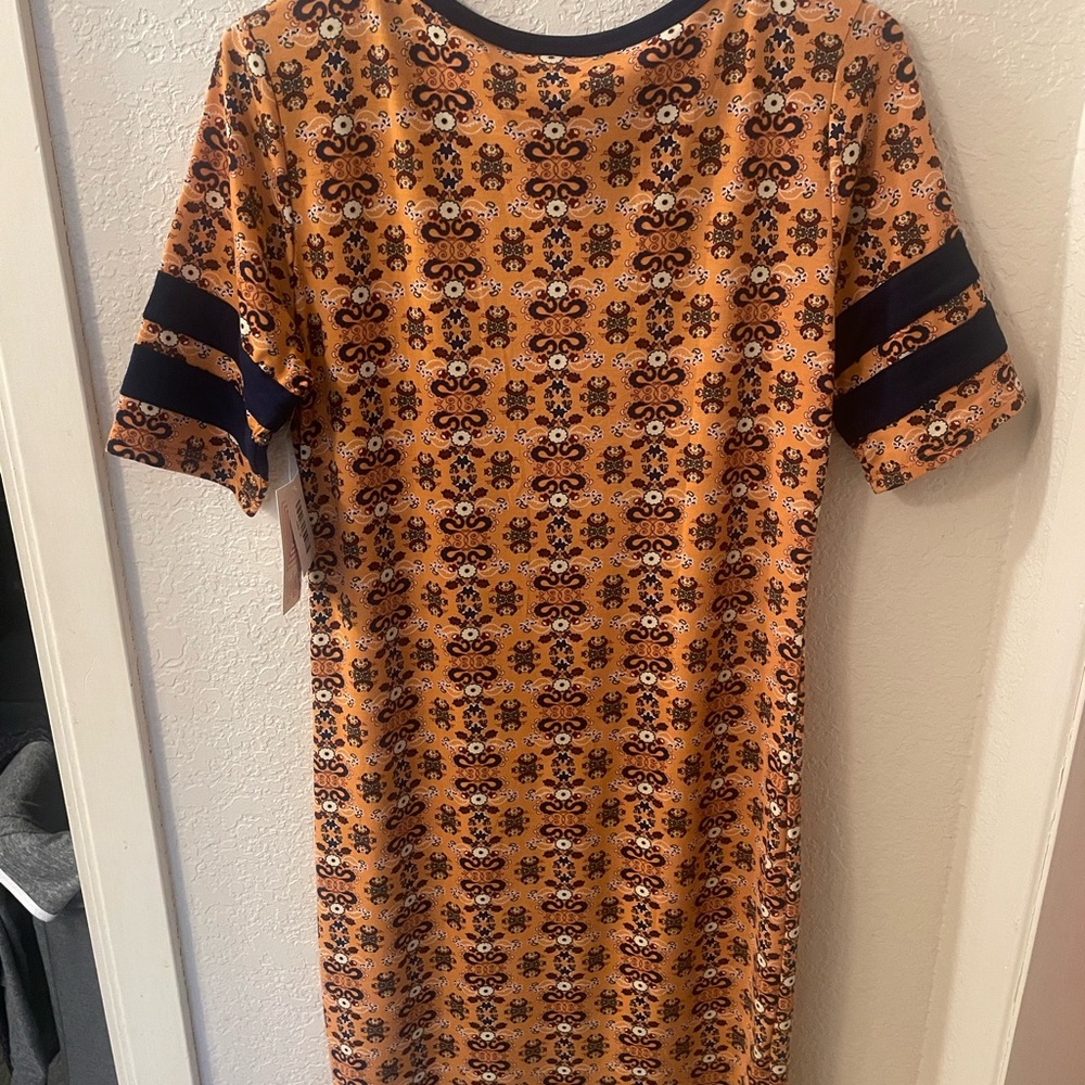 **NWT** size M LuLaRoe Julia dress